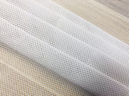 खेल पहनने के लिए 80GSM बुना हुआ जाल कपड़ा सफेद 100% पॉलिएस्टर अस्तर